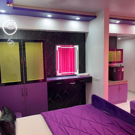 Dolphin Inn & Suites Manhattan Lucknow Buitenkant foto