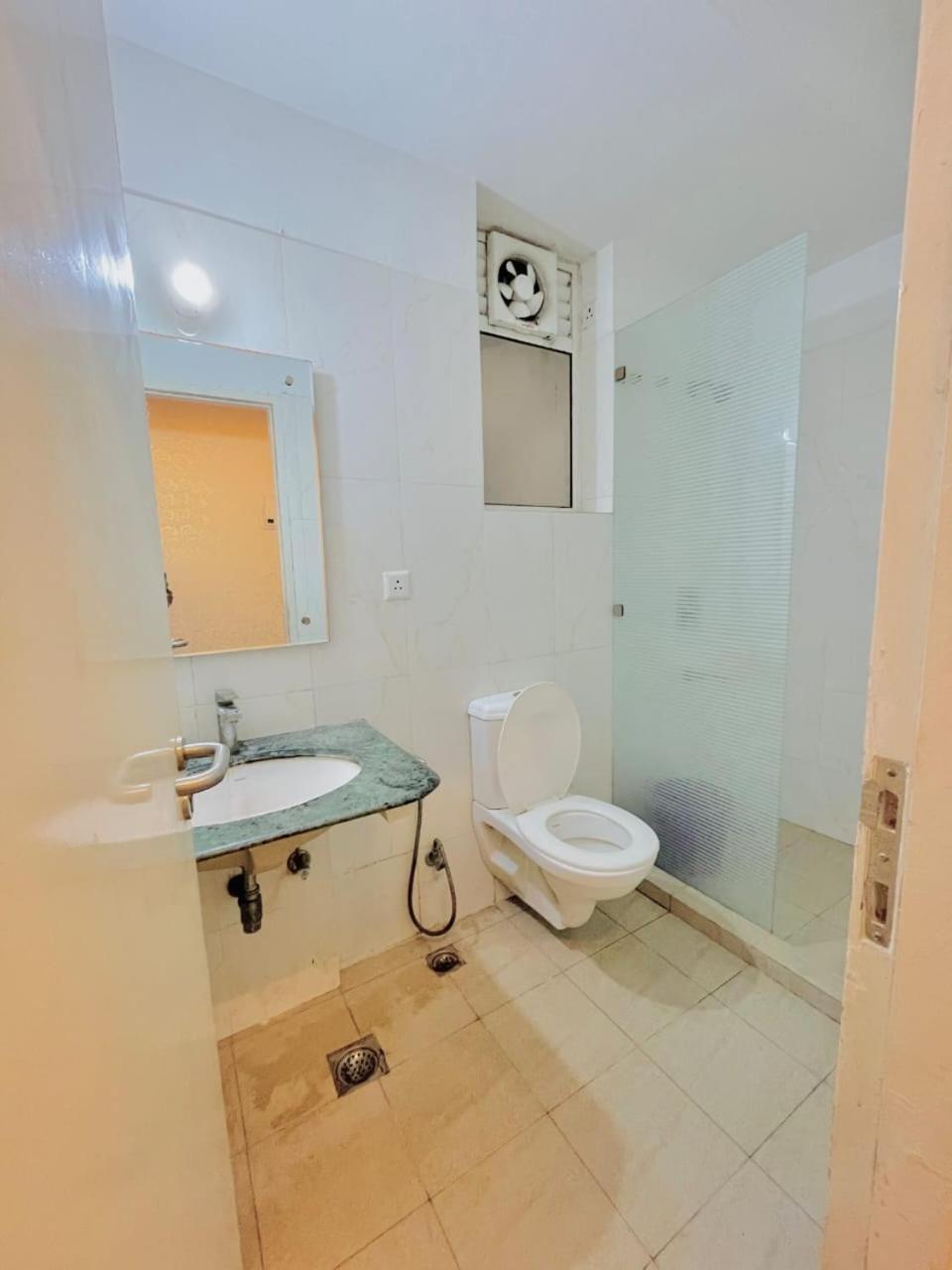 Dolphin Inn & Suites Manhattan Lucknow Buitenkant foto