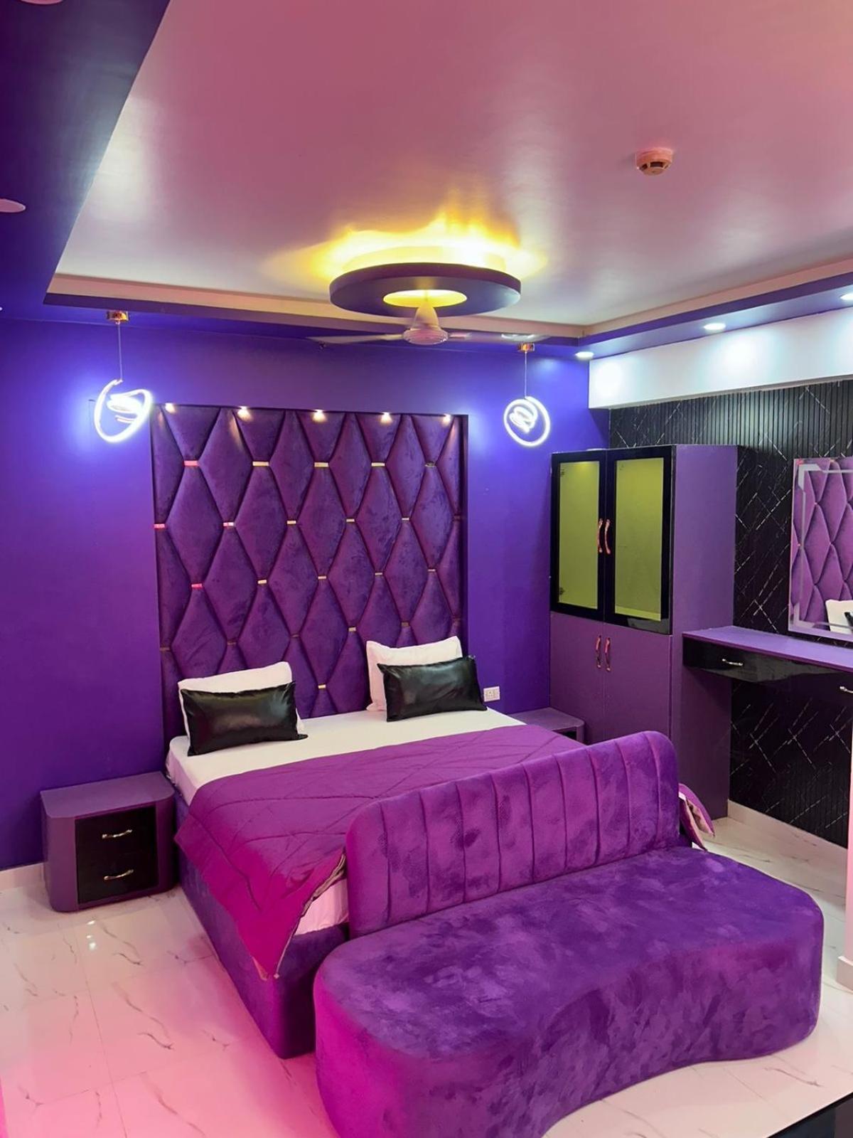 Dolphin Inn & Suites Manhattan Lucknow Buitenkant foto