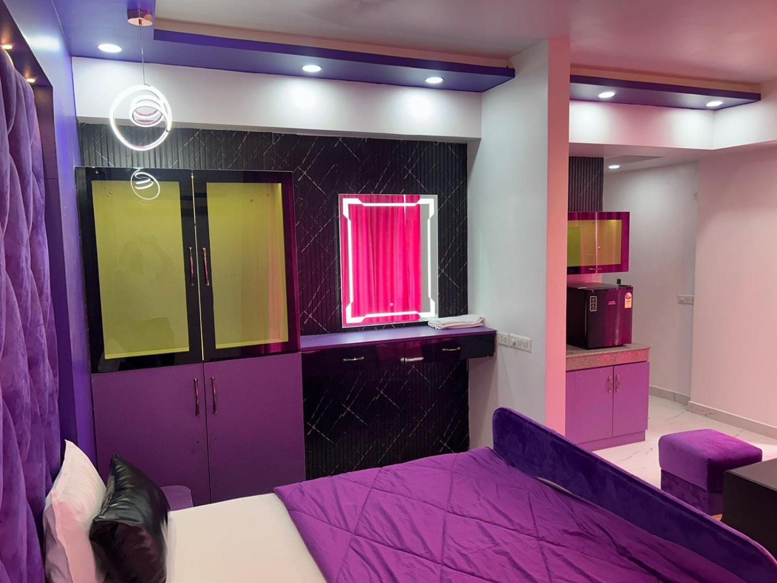 Dolphin Inn & Suites Manhattan Lucknow Buitenkant foto