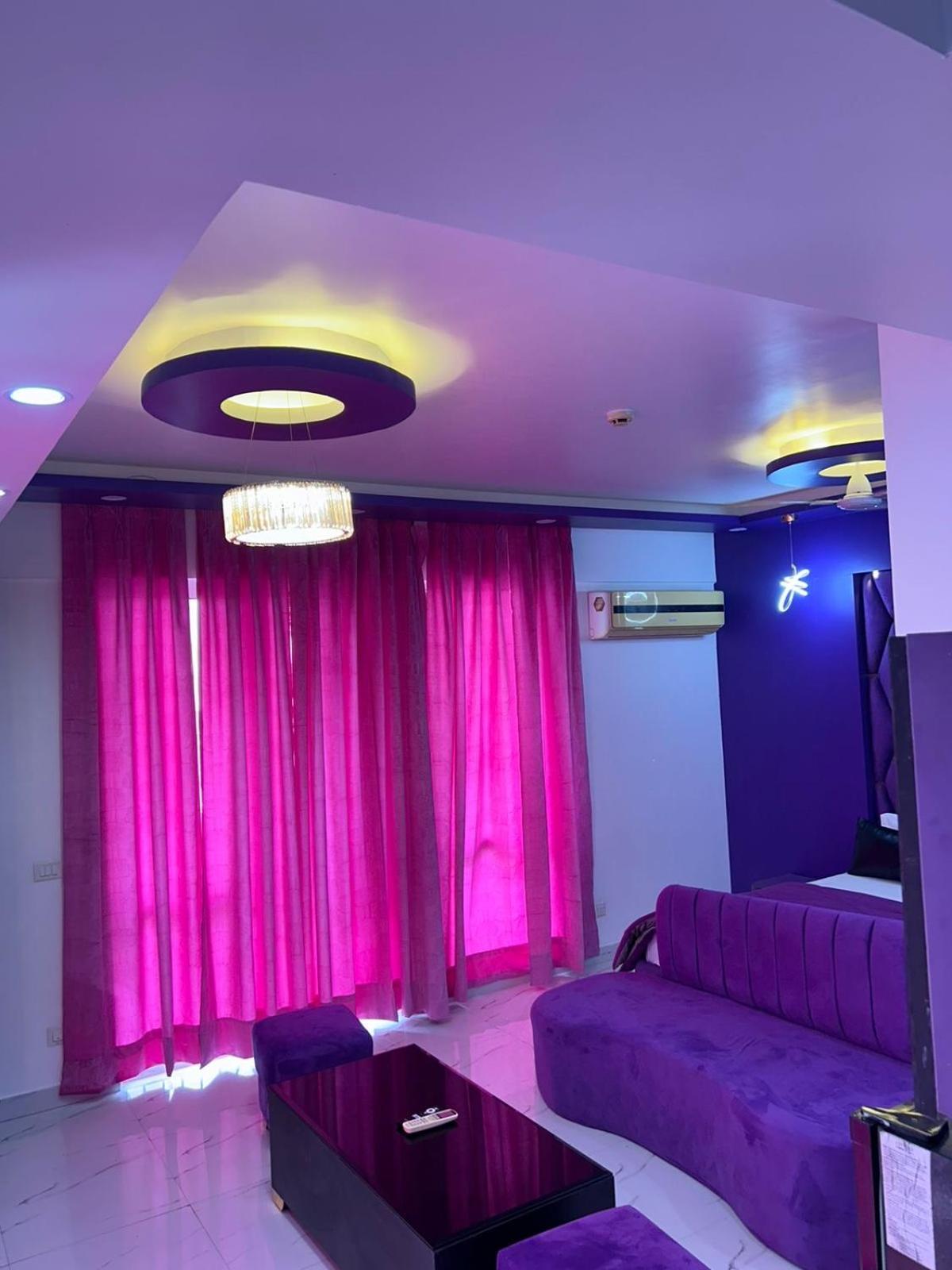 Dolphin Inn & Suites Manhattan Lucknow Buitenkant foto