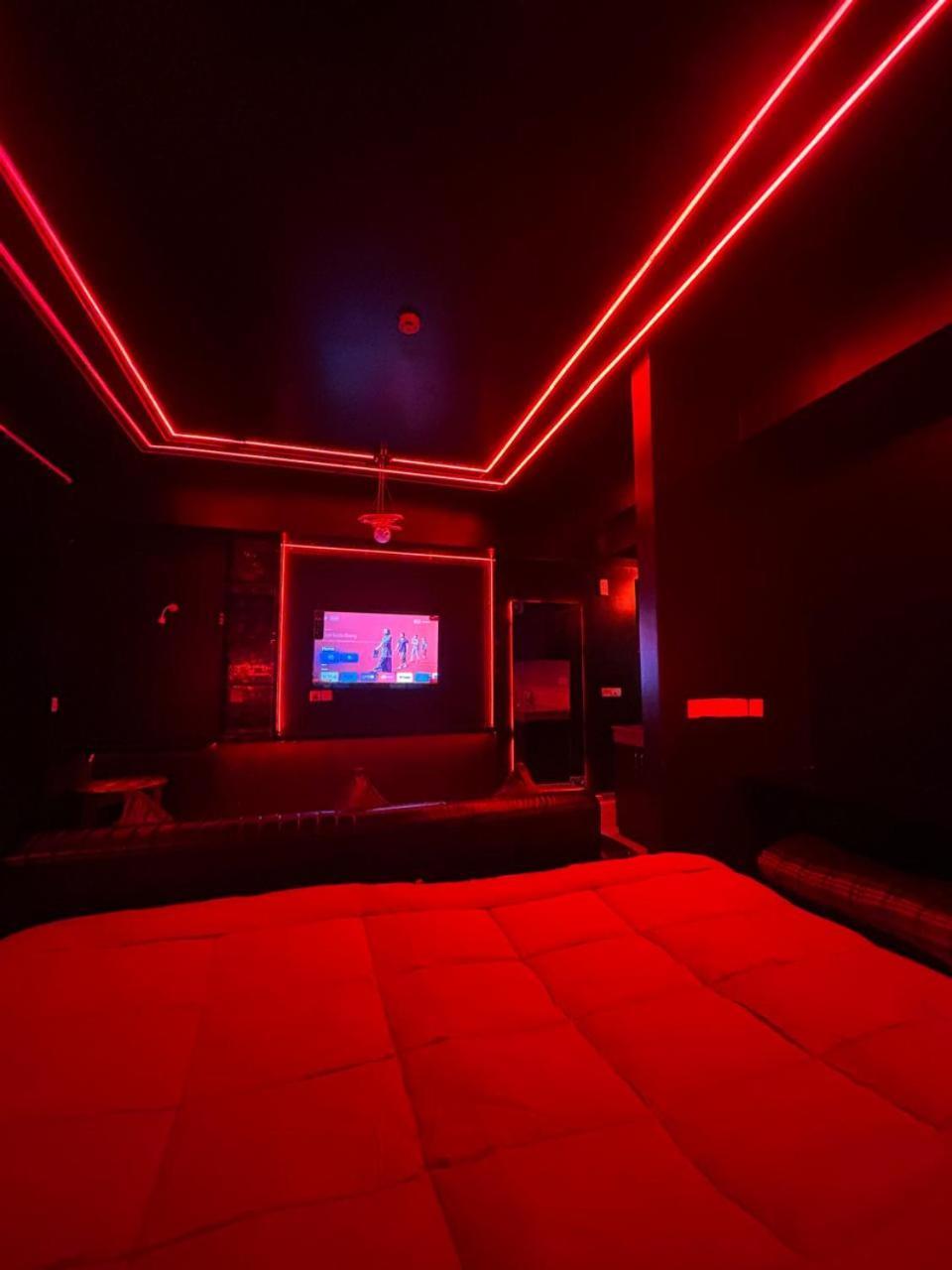Dolphin Inn & Suites Manhattan Lucknow Buitenkant foto