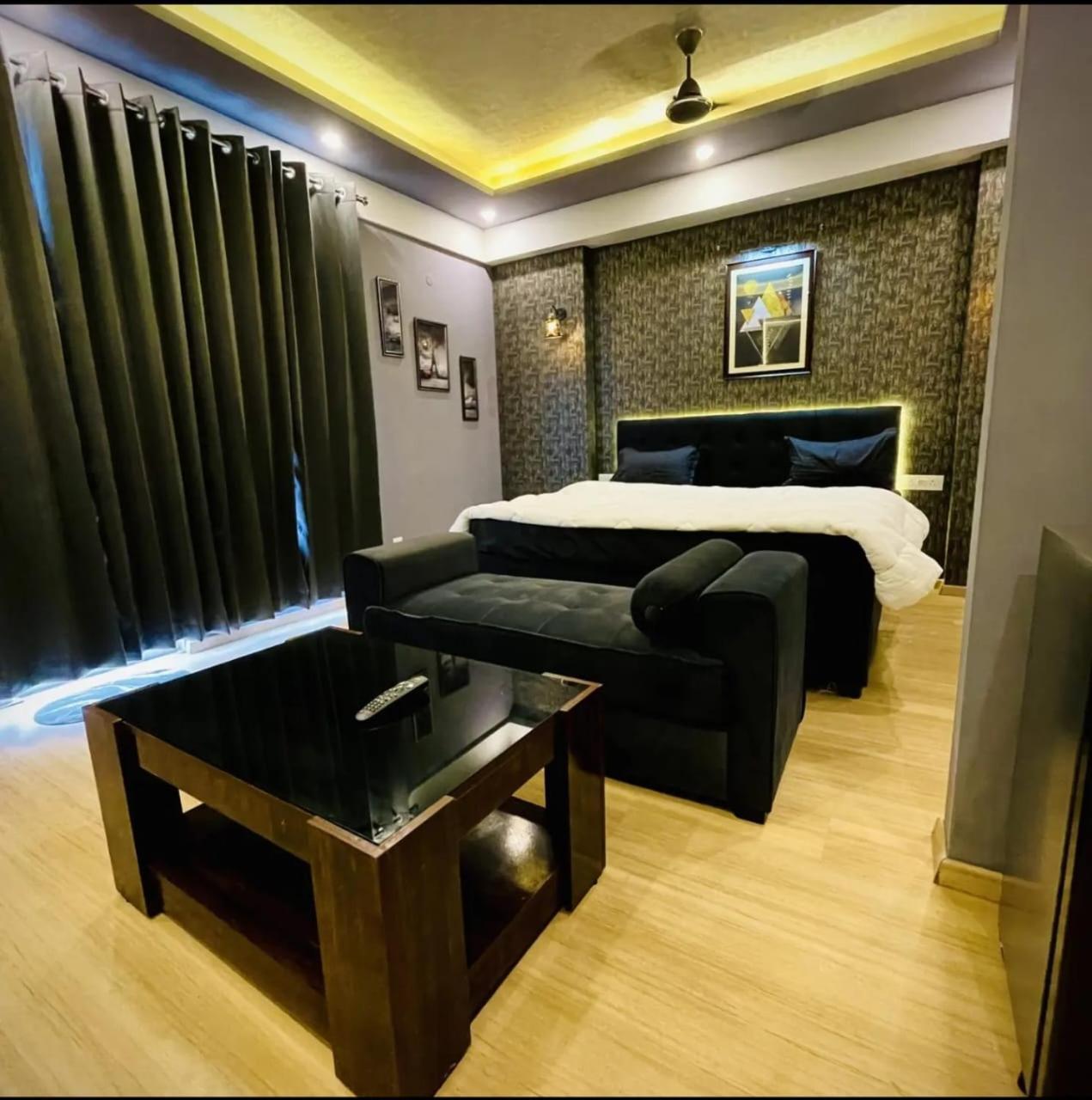 Dolphin Inn & Suites Manhattan Lucknow Buitenkant foto