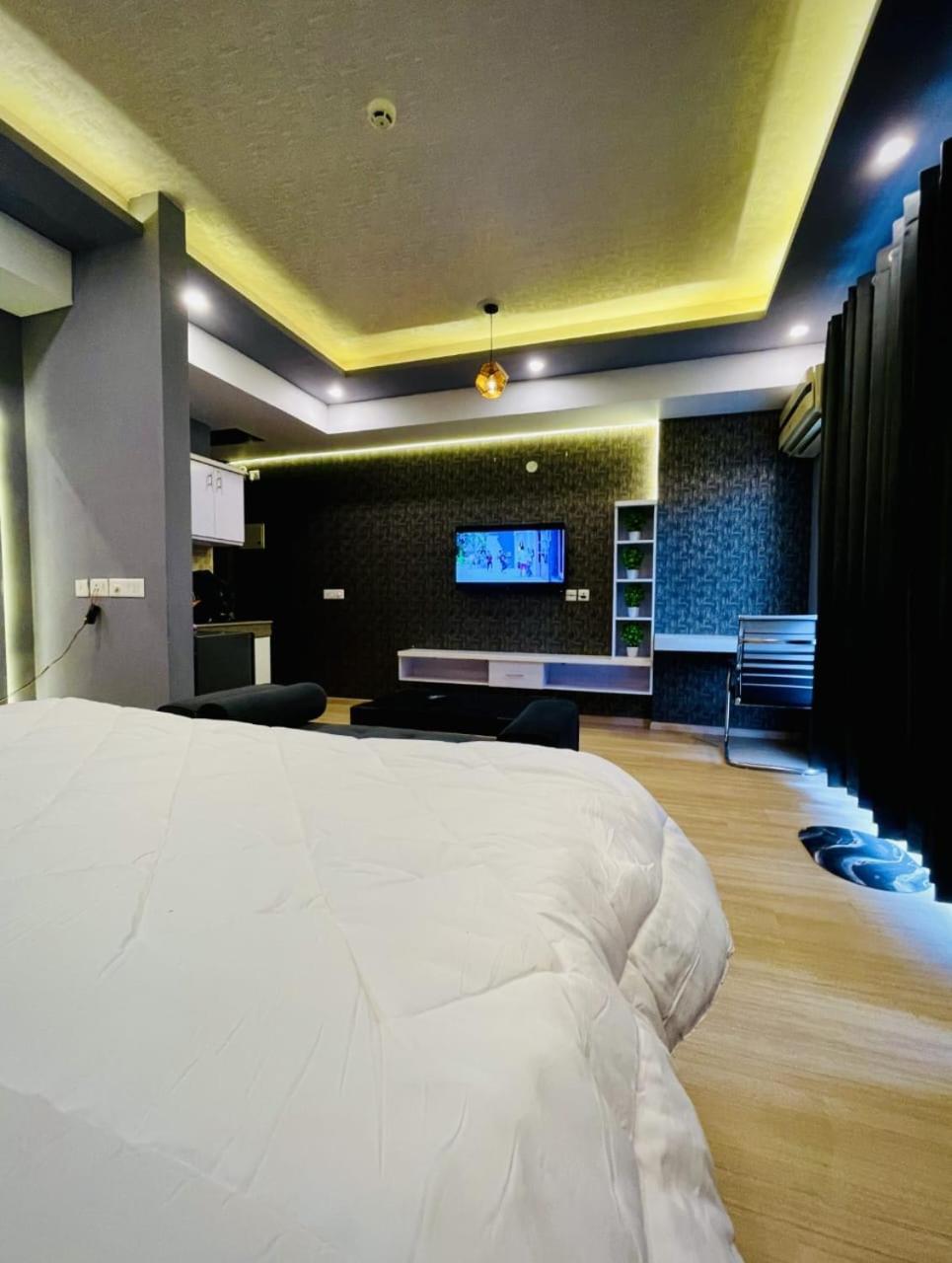 Dolphin Inn & Suites Manhattan Lucknow Buitenkant foto