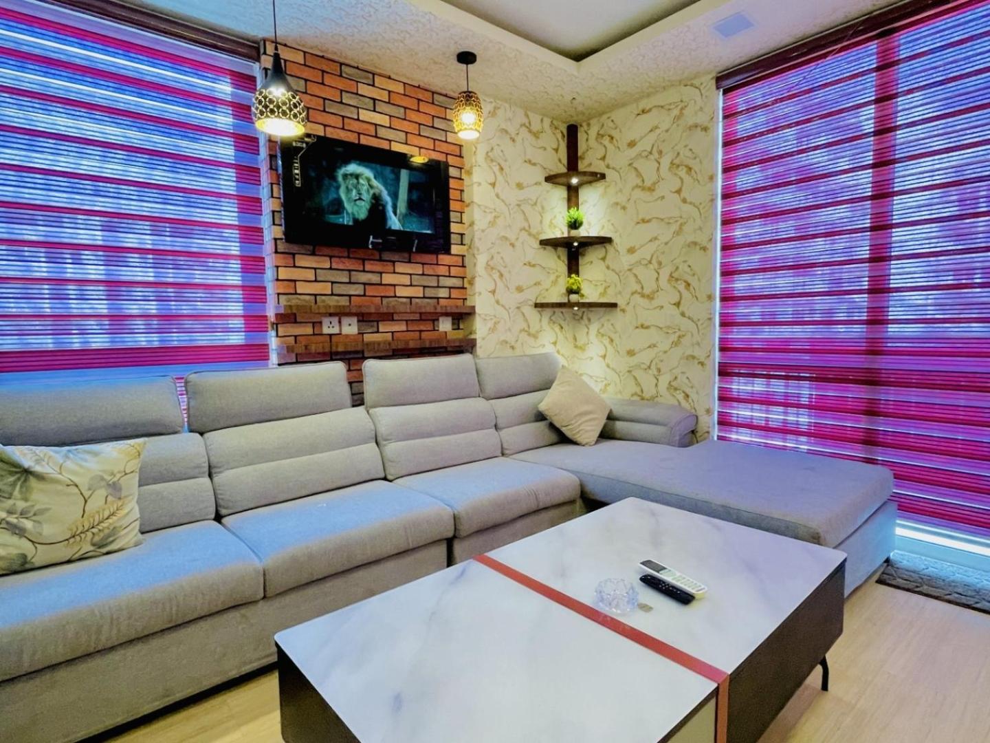 Dolphin Inn & Suites Manhattan Lucknow Buitenkant foto