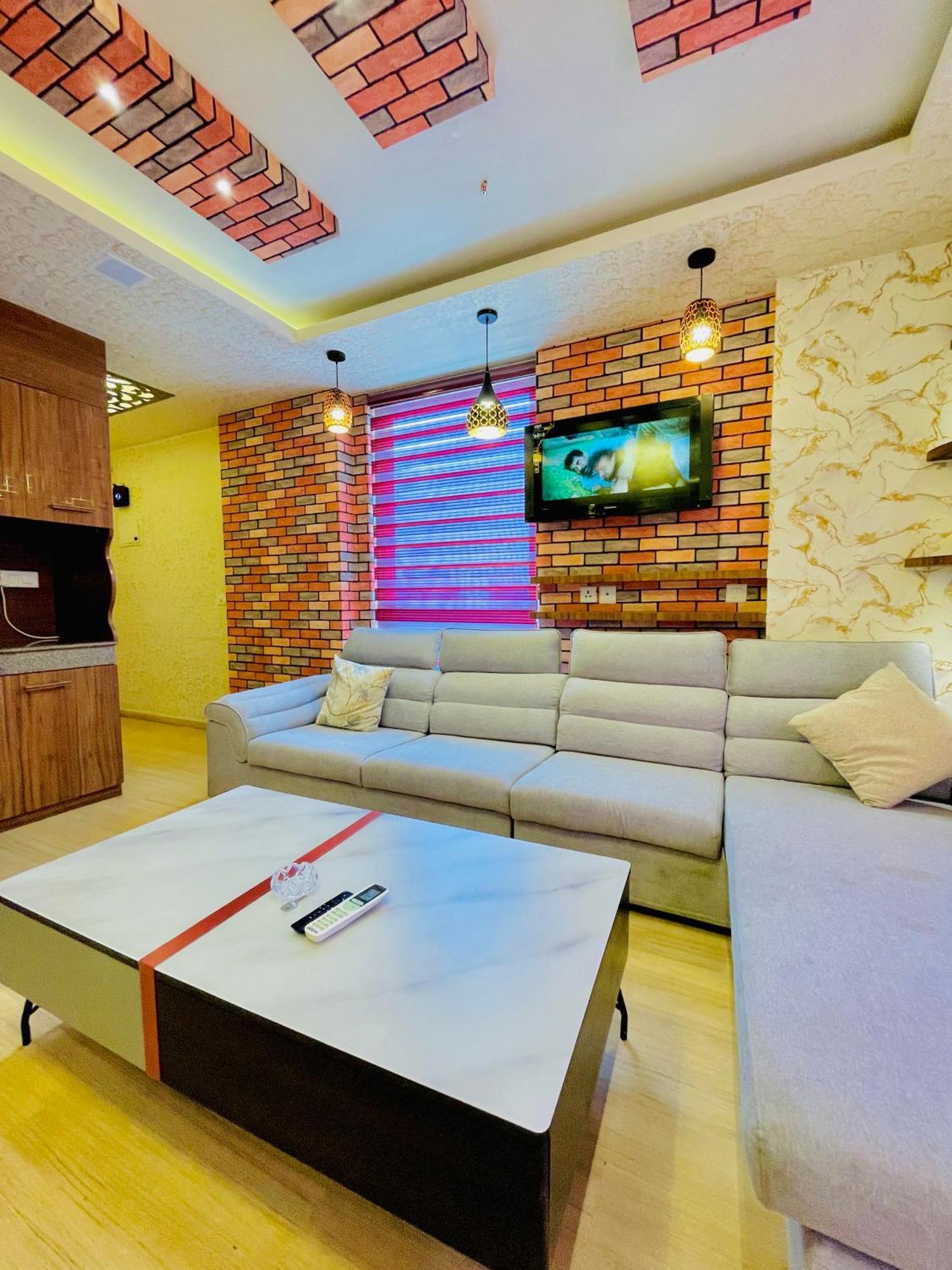 Dolphin Inn & Suites Manhattan Lucknow Buitenkant foto