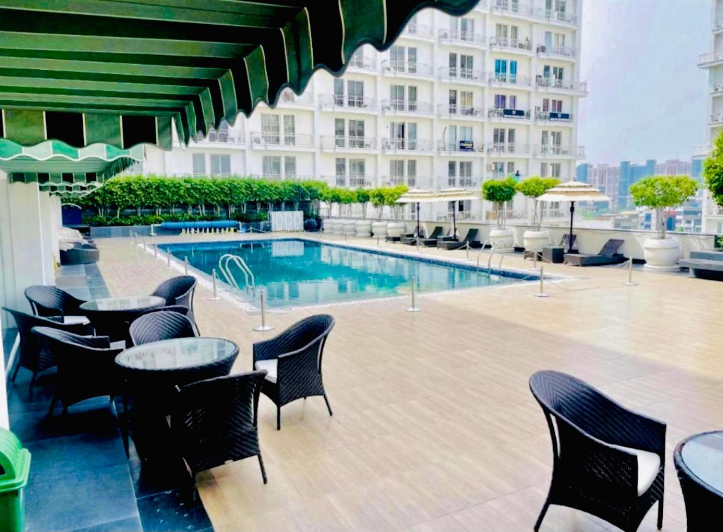 Dolphin Inn & Suites Manhattan Lucknow Buitenkant foto